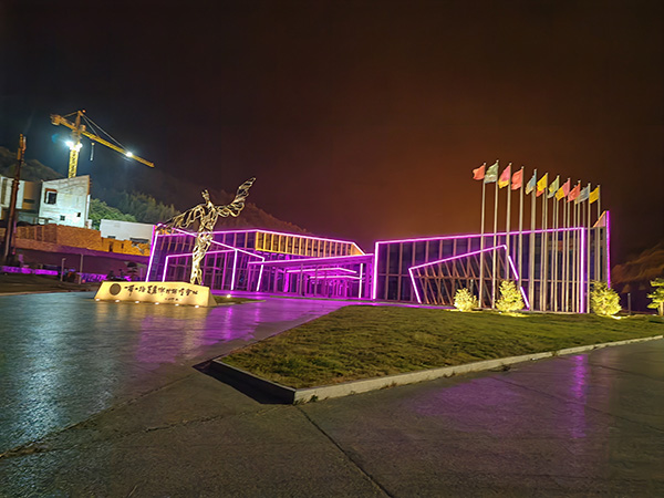 城市亮化是现代城市建设的重要组成部分,它不仅可以美化城市的夜景,还能提升城市的整体形象。随着科技的不断进步,城市亮化也得到了更多的关注和创新。本文将介绍一些关于城市亮化的创意和技术,帮助读者了解城市亮化的重要性以及如何进行称多城市亮化的规划和实施。 城市亮化是现代城市建设的重要组成部分,它不仅可以美化城市的夜景,还能提升城市的整体形象。随着科技的不断进步,城市亮化也得到了更多的关注和创新。本文将介绍一些关于城市亮化的创意和技术,帮助读者了解称多城市亮化的重要性以及如何进行称多城市亮化的规划和实施。